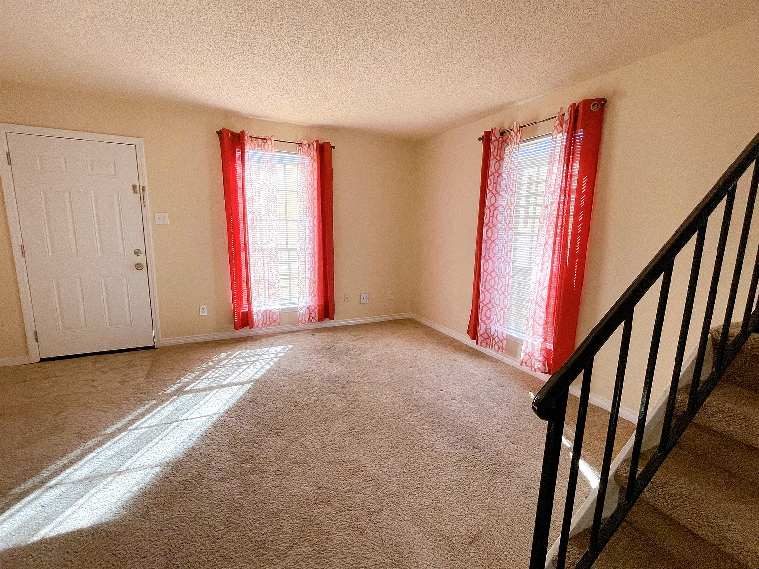 2 bed, 1.5 bath, 1050 sqft, $1,200 — Photo 4