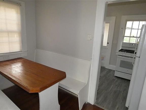5th image of 222 11th Ave NE