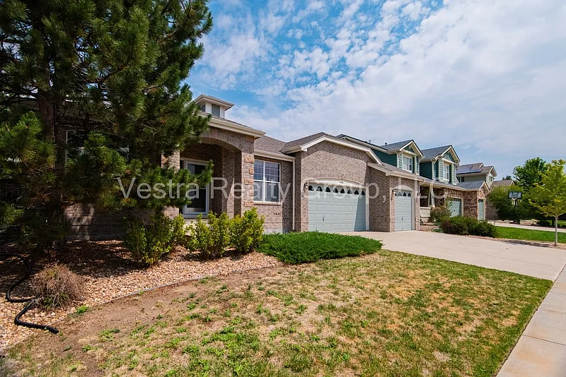 3 bed, 2.5 bath, 2325 sqft, $2,995 — Photo 1