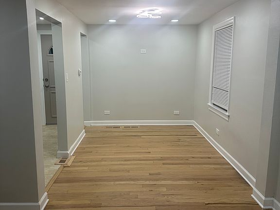 3rd image of 5135 W 63rd Pl