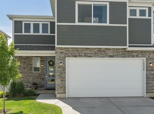 1754 W Parkview Dr, Syracuse, UT 84075