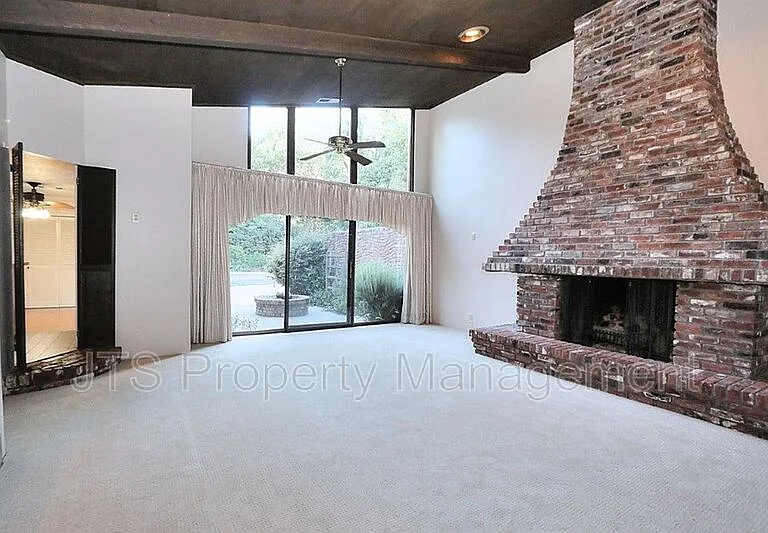 1060 Sand Bar Cir — Photo 1