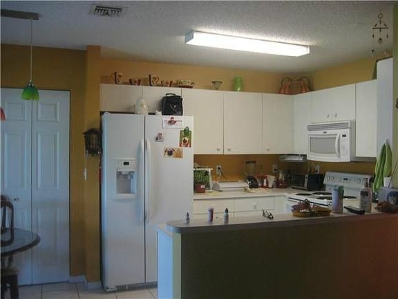 3rd image of 881 NW 208th Cir