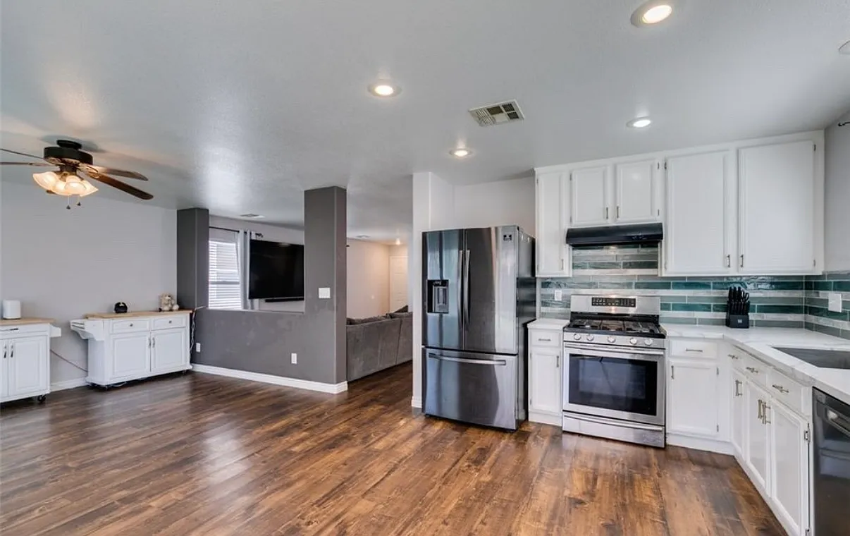 3 bed, 1733 sqft, $2,500 — Photo 3