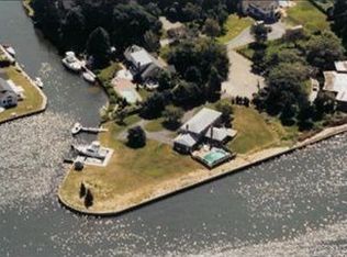 9 Great Cove Ln, Islip, NY 11751