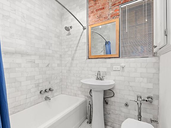 3rd image of 226 E 27th St APT 2C