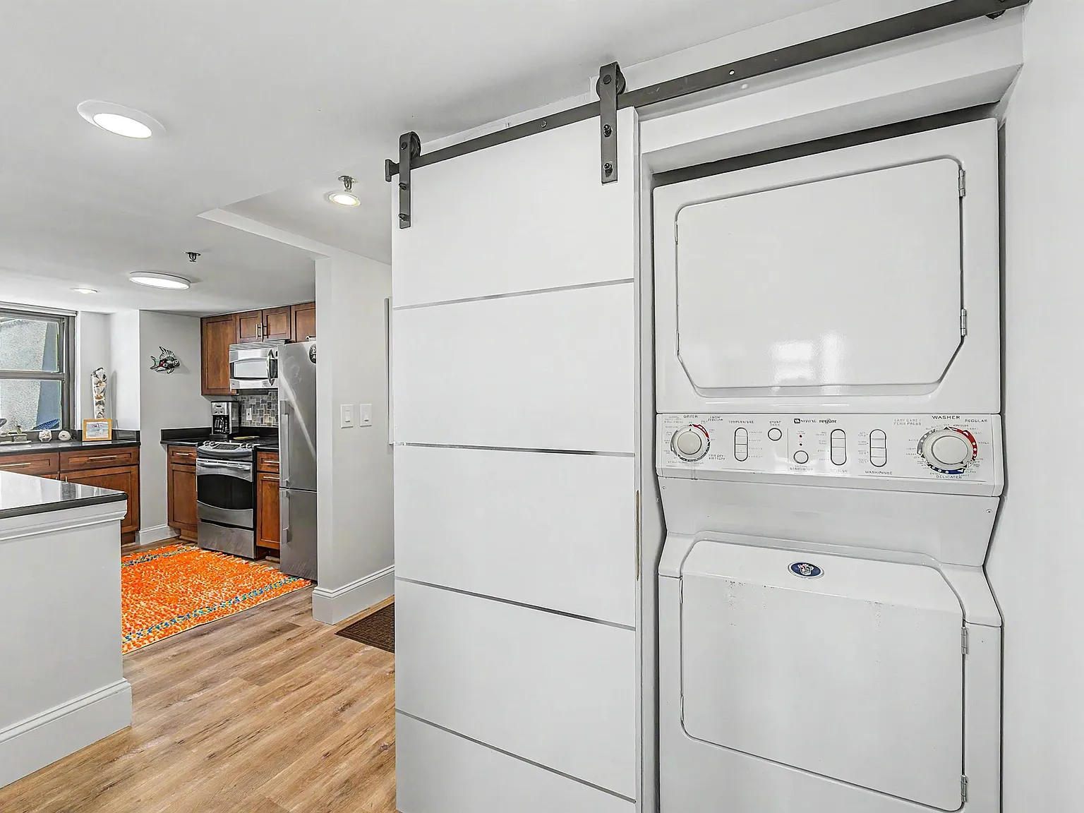 1 bed, 1.5 bath, 1000 sqft, $2,500 — Photo 3
