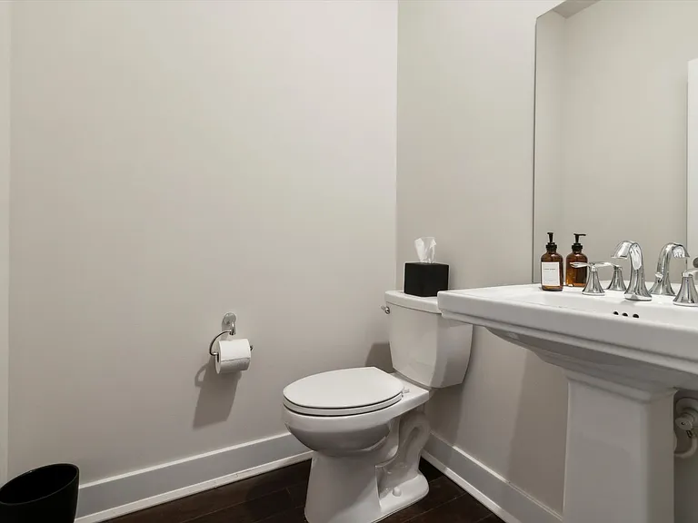 155 Livingston Ln — Photo 17