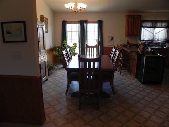 5th image of 402 Comfortcove St