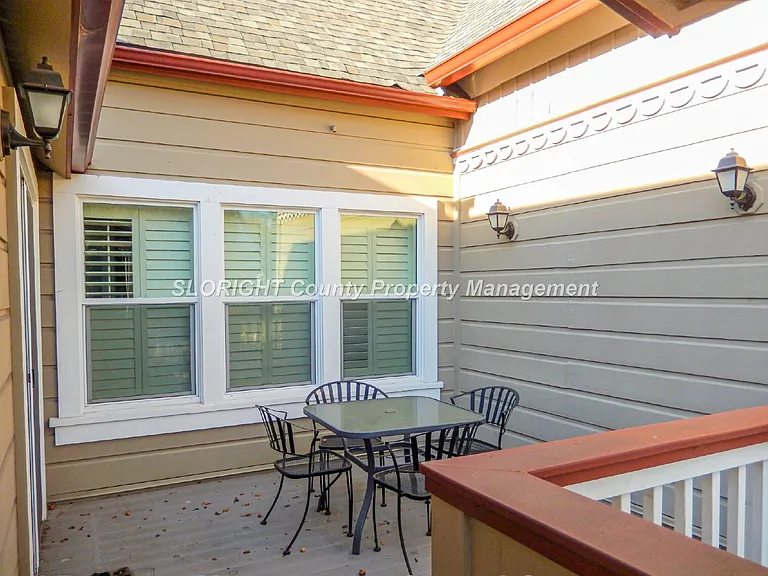 586 Pacific St — Photo 13