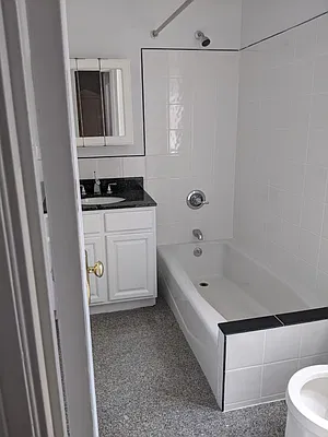 Rented by TMT Realty Group | media 4