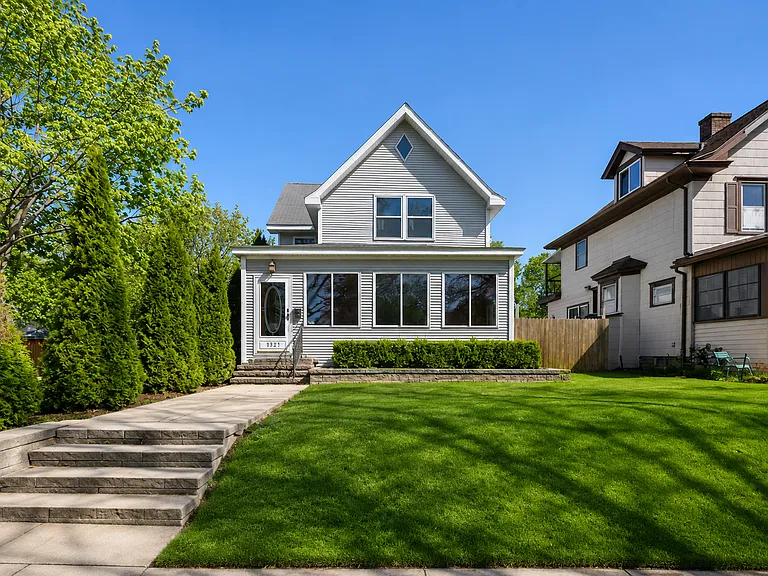 1727 Marshall Ave — Photo 1