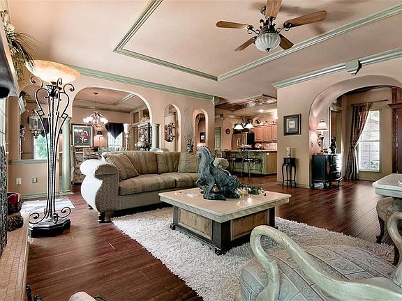 4th image of 30 Eddleston Dr