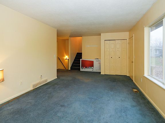 58536 W Greenfield Ct-104