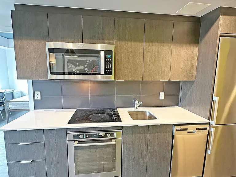 105 Champagne Ave S #1517 — Photo 6