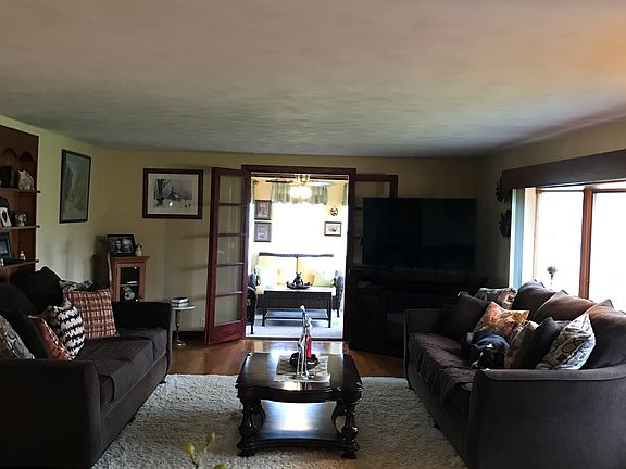 4th image of 549 E Main St