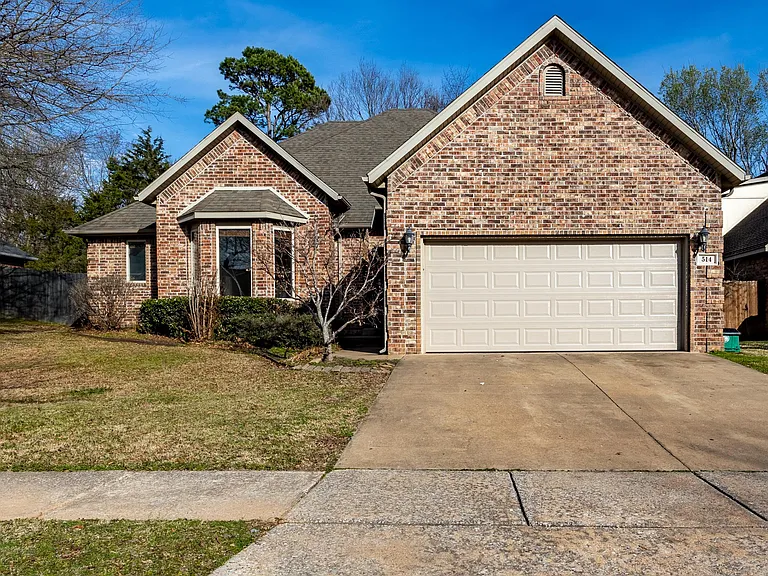 514 S Pierremont Dr — Photo 1