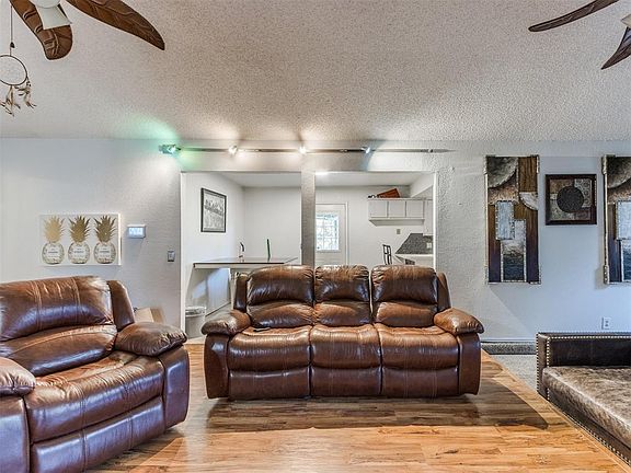 5th image of 125 E Parkland Dr
