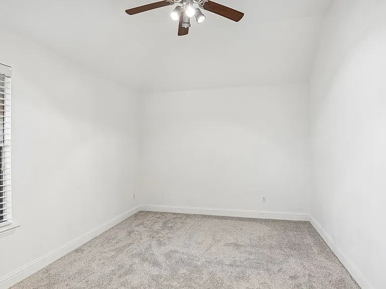 6006 Shadywood Ln — Photo 34