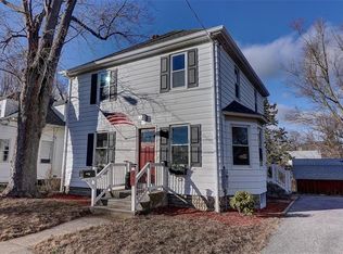 82 Dyer Ave, Riverside, RI 02915