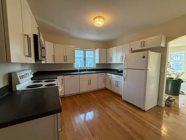 59 Waverly St — Photo 2