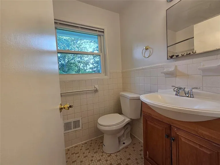 762 Lancelot Dr — Photo 16