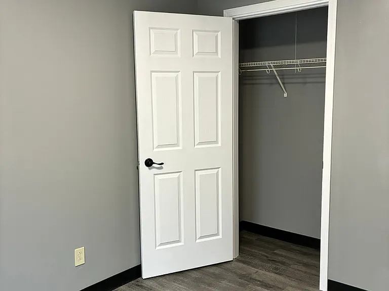 505 S 13th 1/2 St — Photo 3