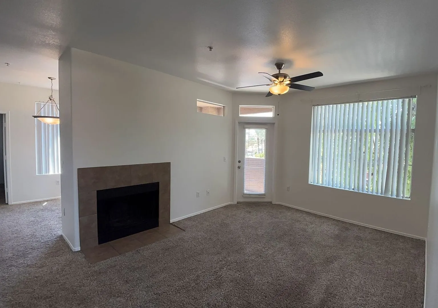 Lake View, Split floor plan, 2bd/2bth — Photo 3