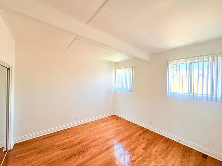 1376 N. Serrano Avenue — Photo 40