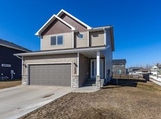 5820 Deb Dr W, West Fargo, ND 58078