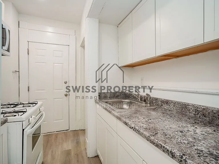 950 McAllister Ave — Photo 8