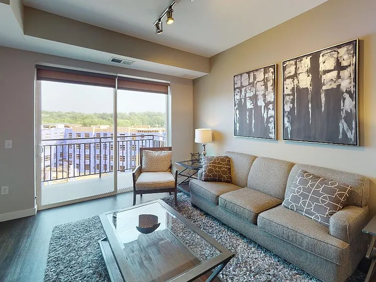 Red44 Luxury Apartments | Specials Available — Photo 18