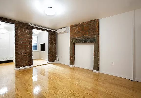 4th image of 988 Willoughby Ave #1