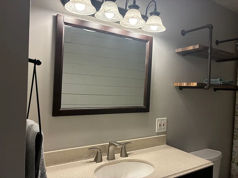 111 Phyllis Dr — Photo 10
