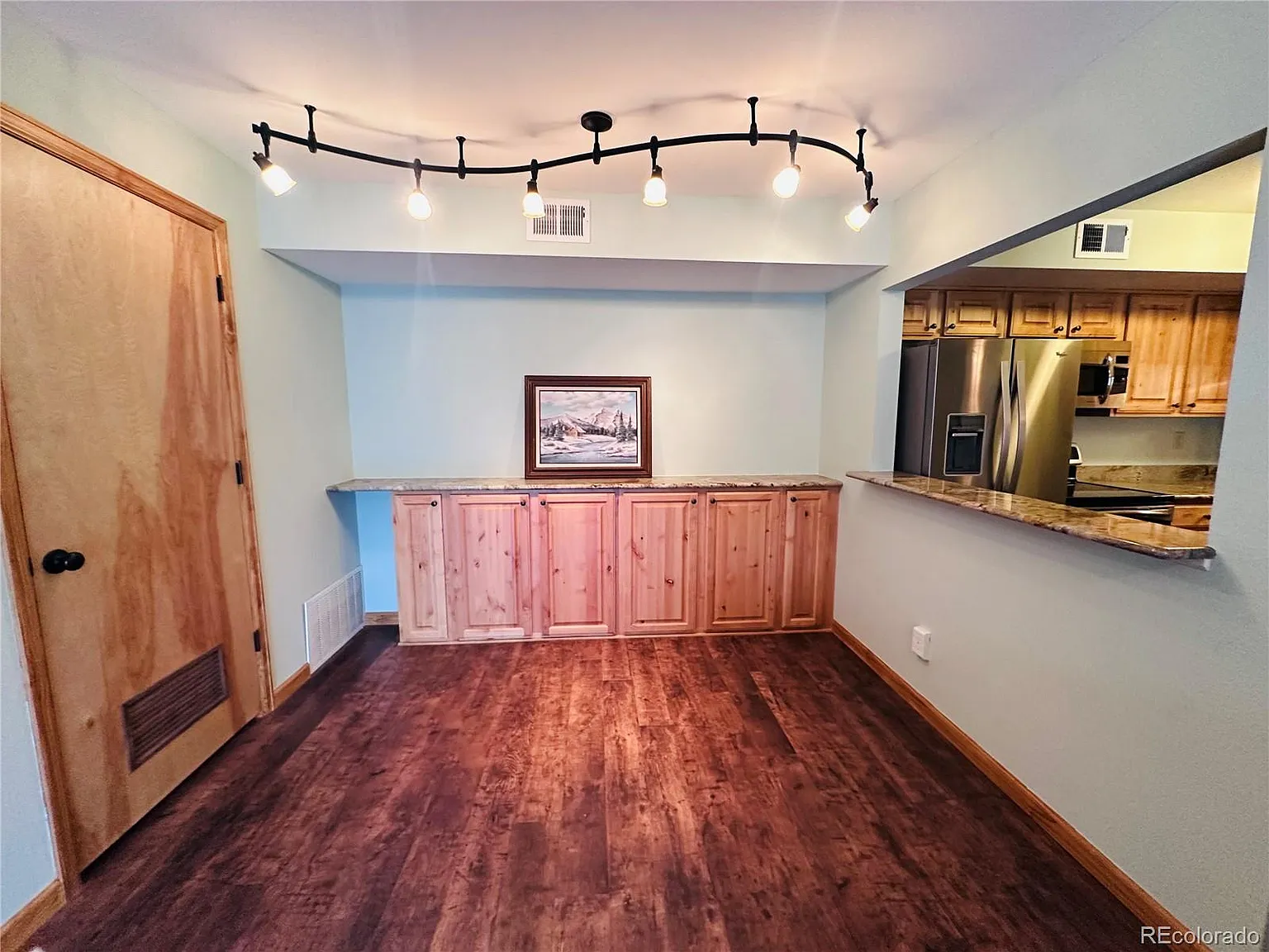 Studio, 878 sqft, $2,200 — Photo 2