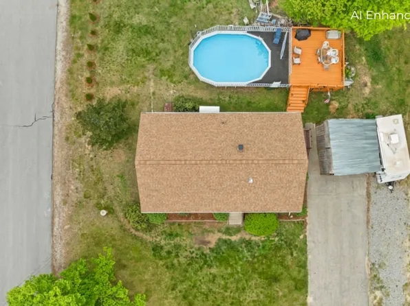 42 Cameron Dr, Pittsfield, NH 03263