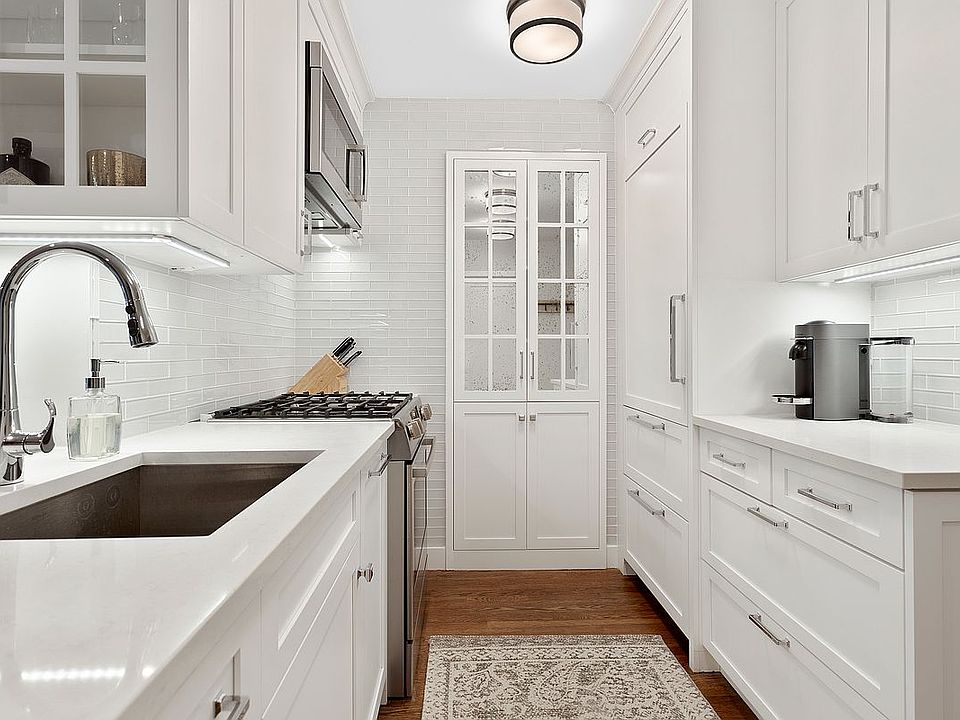 1st image of 60 E 9th St APT 204