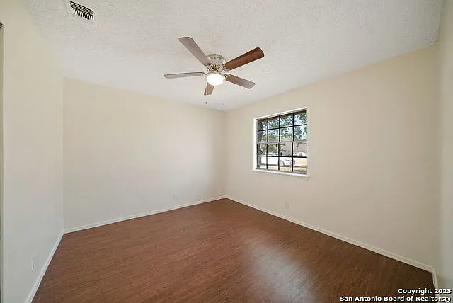 206 Bexar Dr — Photo 17
