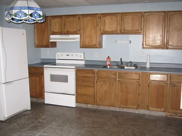 2nd image of 324 Railroad St