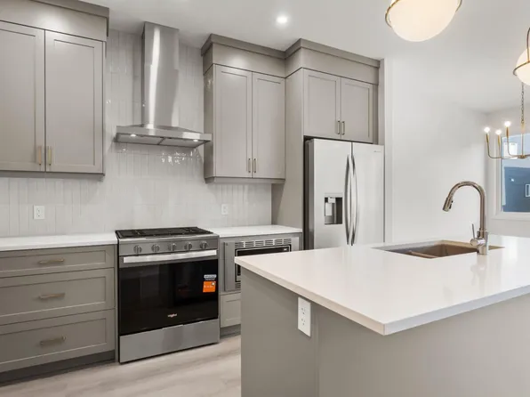 2376 Muckleplum Way SW, Edmonton, AB T6X 3K1