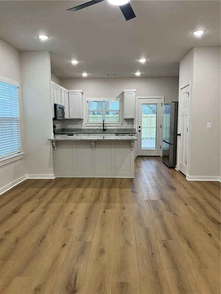 3 bed, 2.5 bath, 1457 sqft, $1,750 — Photo 2