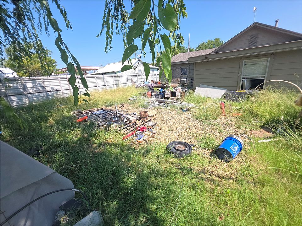 2nd image of 806 E Main St N
