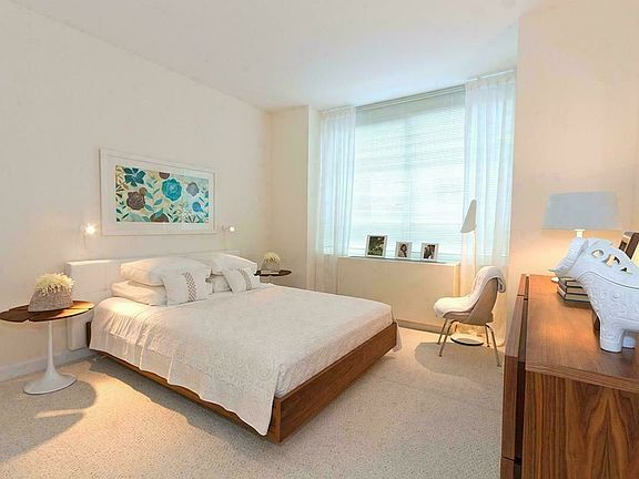 4th image of 330 W 39th St APT 24B