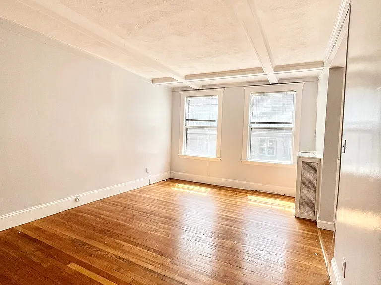 124 Sutherland Rd #5 — Photo 3