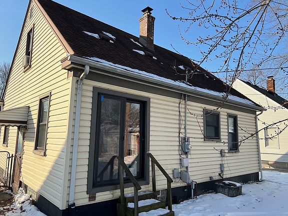 HOUSE REAR