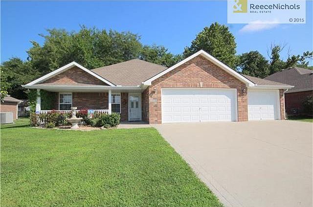 1st image of 1800 NW Willow Dr