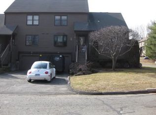40 Overlook Dr, Monroe, CT 06468