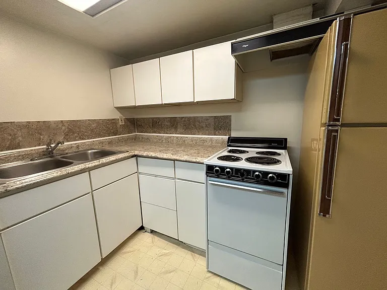 Apartments available in a highly desirable University District location! — Photo 39