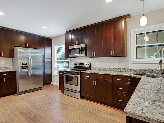 3rd image of 436 W Holland St