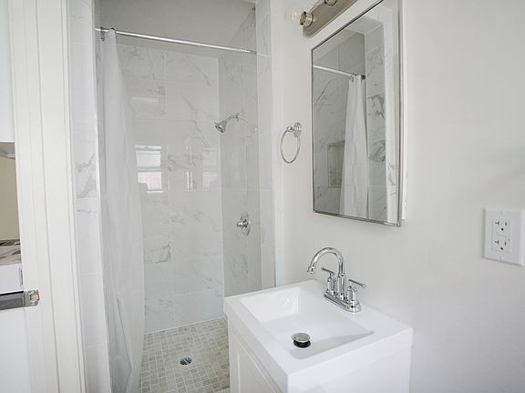 4th image of 858 Lincoln Blvd APT 3